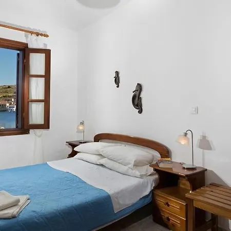 Charming Waterfront With Swimming Access Feriehus *