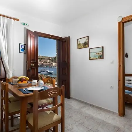 Feriehus Charming Waterfront With Swimming Access