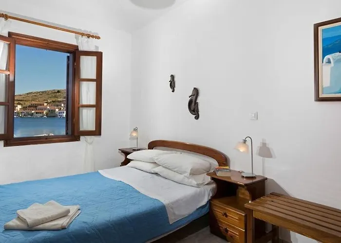 Charming Waterfront With Swimming Access 펜션 *